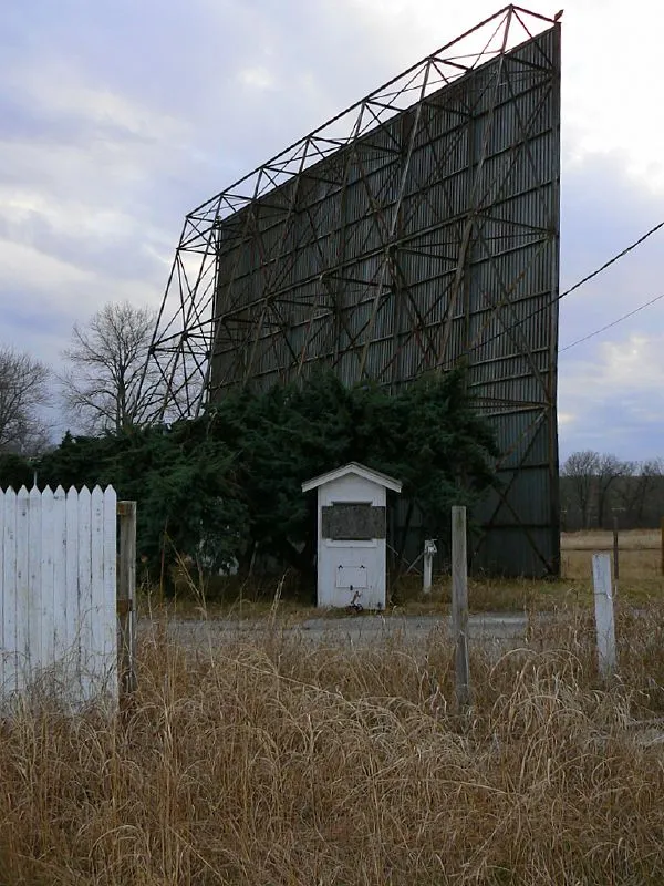 Ghost Light: The Drive-In Marquees That Refused to Die and the Cult Faithful Who Found Them